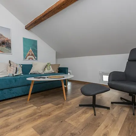 The House Apartment *